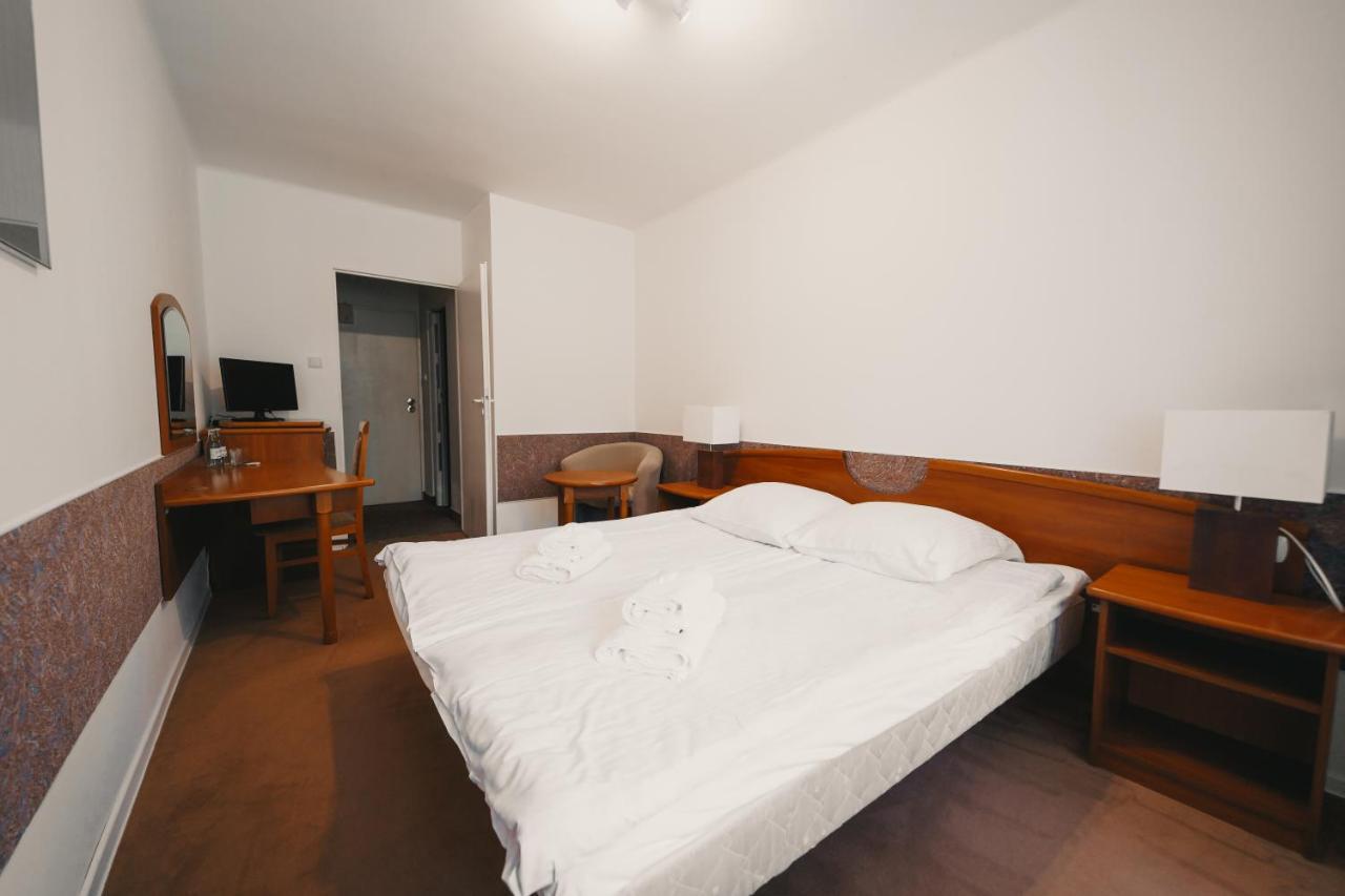 Elita Hotel & Restauracja Iwonicz-Zdrój Dış mekan fotoğraf